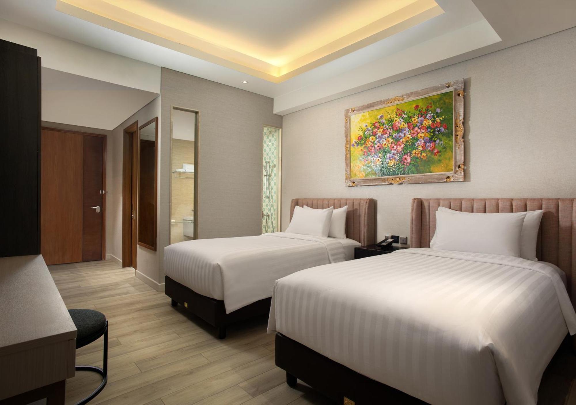 Trembesi Hotel Serpong Exterior photo