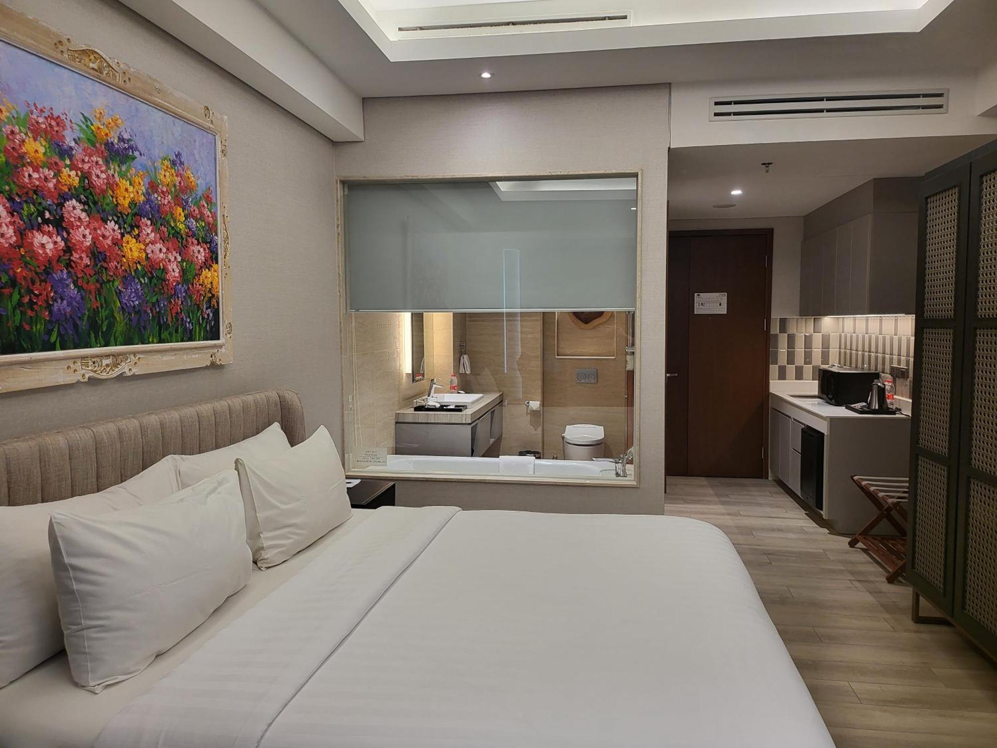 Trembesi Hotel Serpong Exterior photo